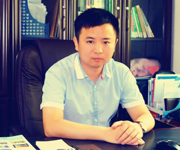 高級講師 校長 胡何林
